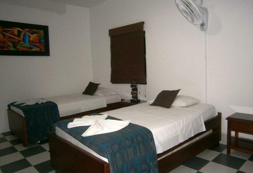 Chambre Triple Standard, Shalom Phe Guaduas