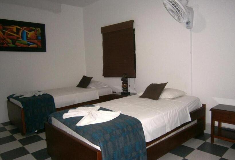 Chambre Familiale, Shalom Phe Guaduas