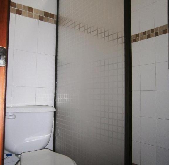 Chambre Familiale, Shalom Phe Guaduas