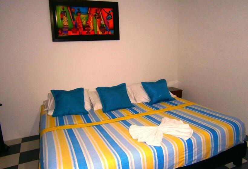 Chambre Familiale, Shalom Phe Guaduas