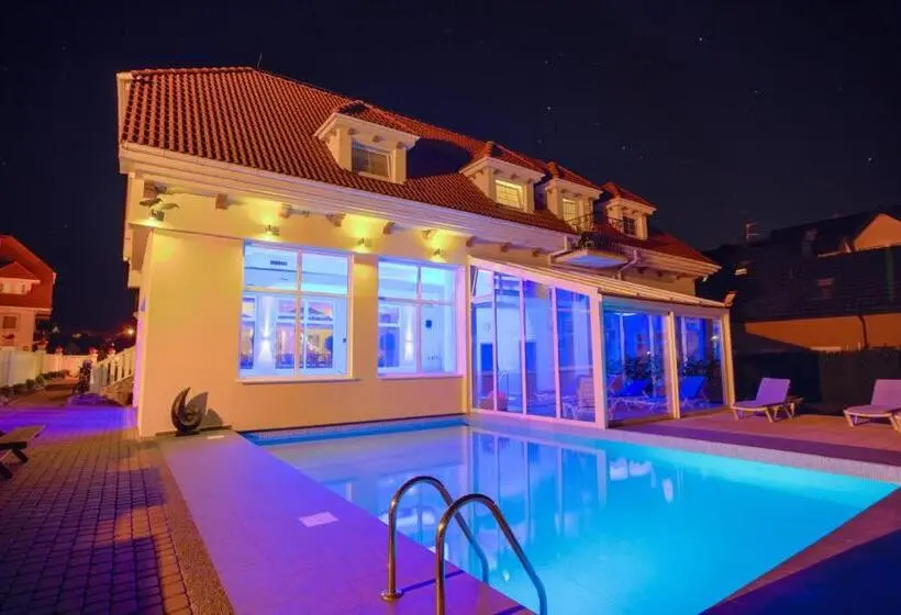 Perhehuone, Villa Melody