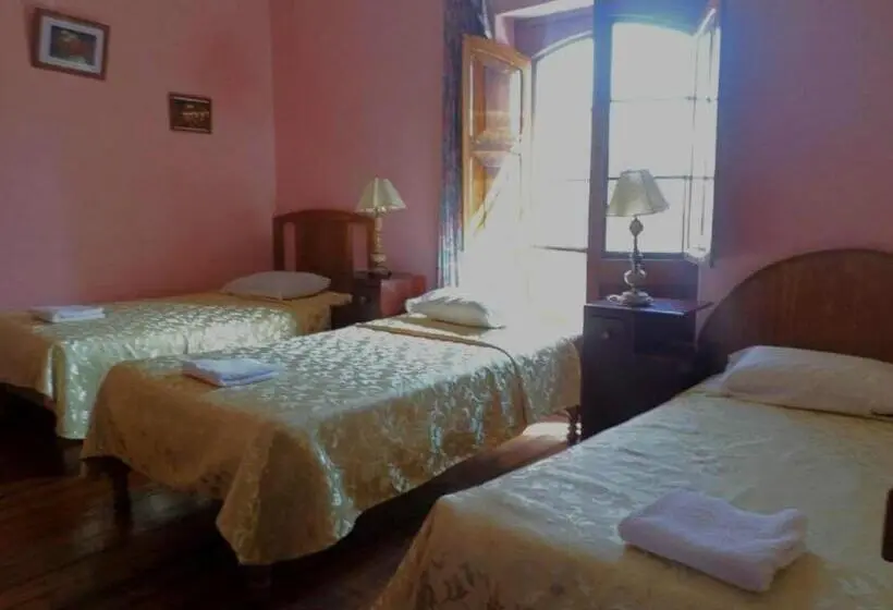 スタンダードトリプルルーム, Hostal Lluvia De Oro