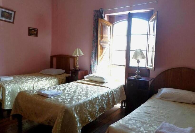 חדר סטנדרט לשלושה, Hostal Lluvia De Oro