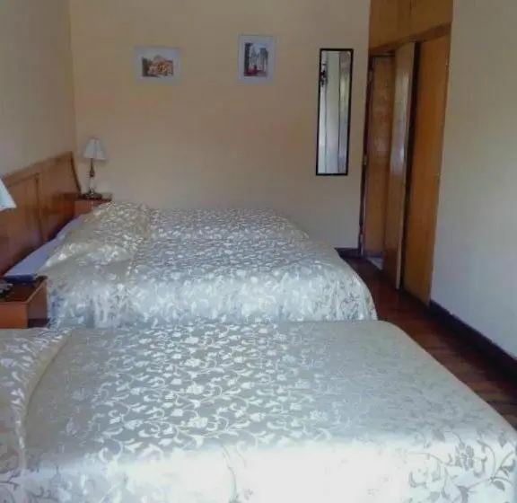 スタンダードトリプルルーム, Hostal Lluvia De Oro