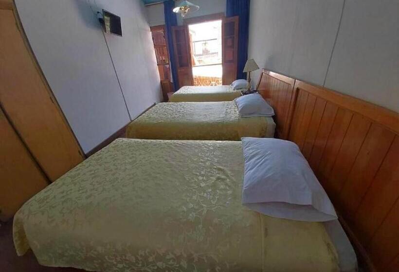 스탠다드 트리플 룸, Hostal Lluvia De Oro
