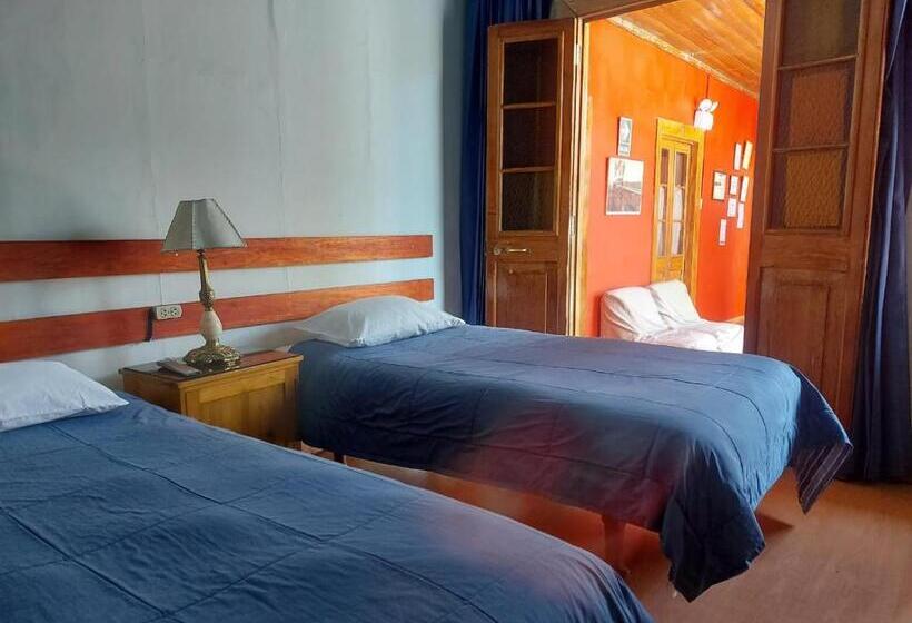 חדר מוזל מקלחת משותפת, Hostal Lluvia De Oro