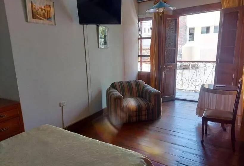 スーペリアールーム, Hostal Lluvia De Oro