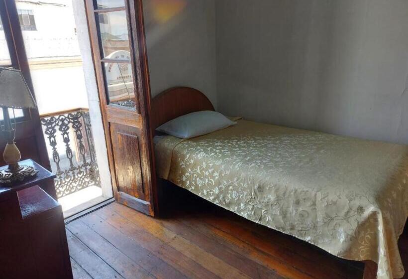 חדר משפחתי, Hostal Lluvia De Oro