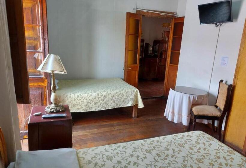 חדר משפחתי, Hostal Lluvia De Oro