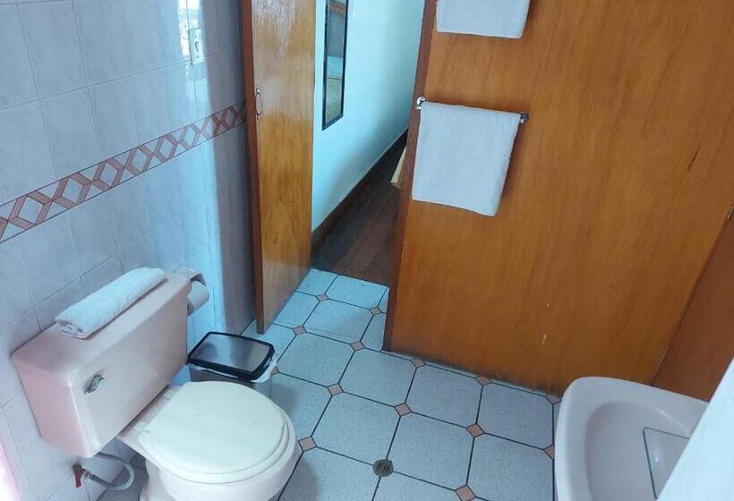 חדר משפחתי, Hostal Lluvia De Oro