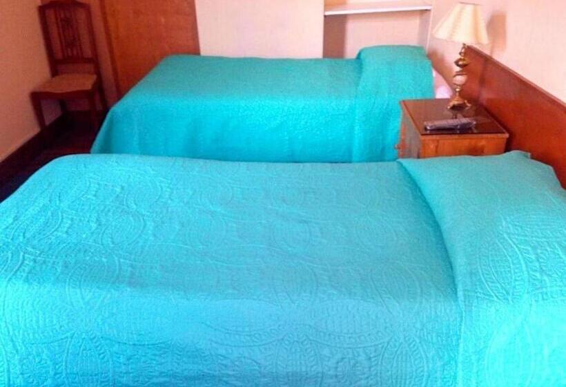 חדר סטנדרט לארבעה, Hostal Lluvia De Oro