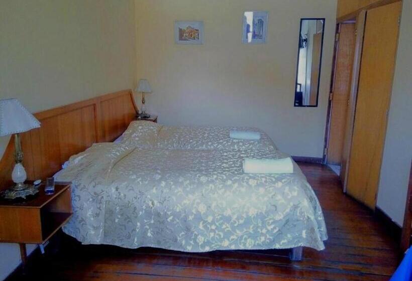 חדר סטנדרט לארבעה, Hostal Lluvia De Oro