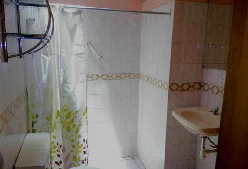 חדר סטנדרט לארבעה, Hostal Lluvia De Oro