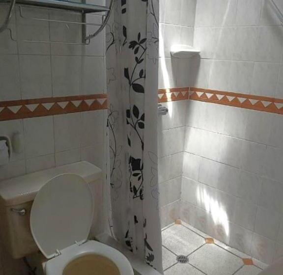 4인용 스탠다드 룸, Hostal Lluvia De Oro