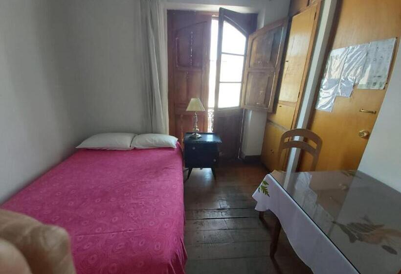 חדר אקונומי יחיד, Hostal Lluvia De Oro