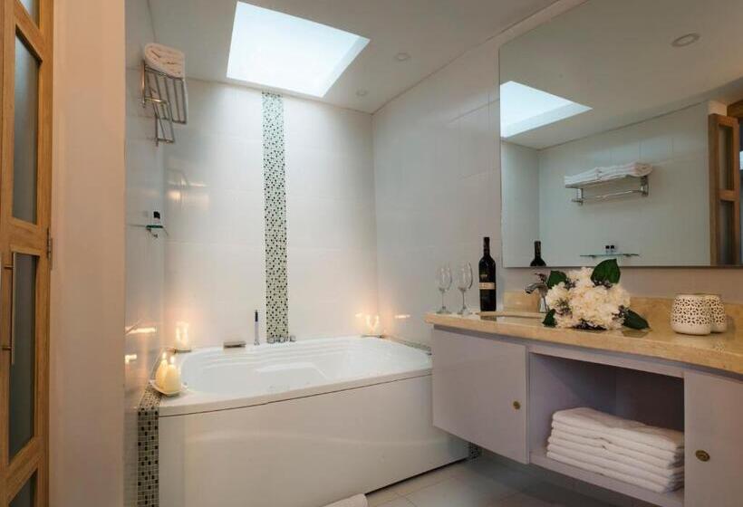 标准间带漩涡浴缸, Camino De La Sal