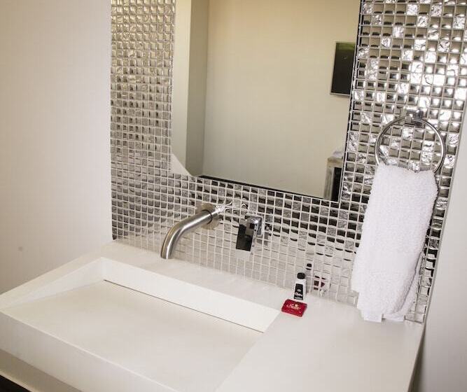 高级大房间, Gallery