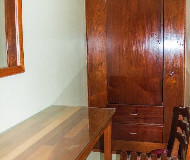 اتاق استاندارد سه نفره, Golden Star