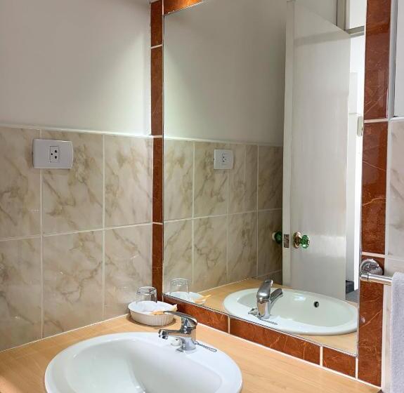 اتاق خانوادگی, La Posada Del Ingles