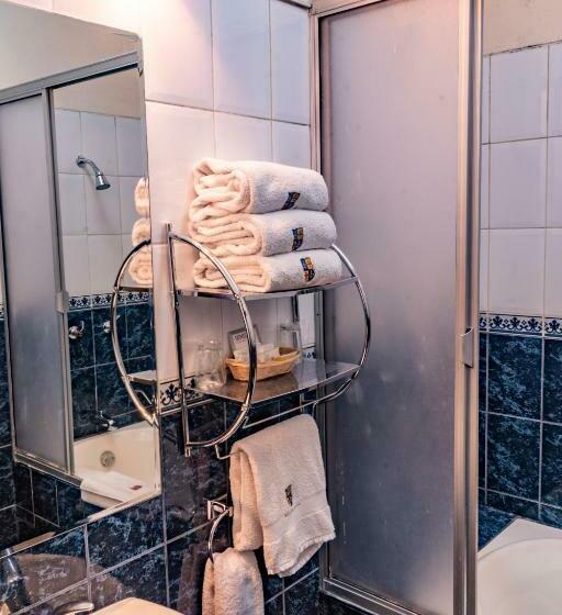 Üç Kişilik Standart Oda, Marqueses