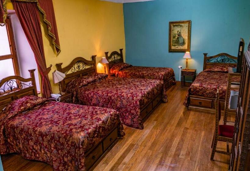 Üç Kişilik Standart Oda, Marqueses