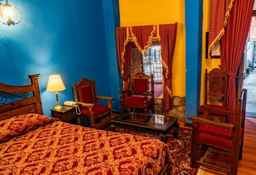 Delüks Oda, Marqueses