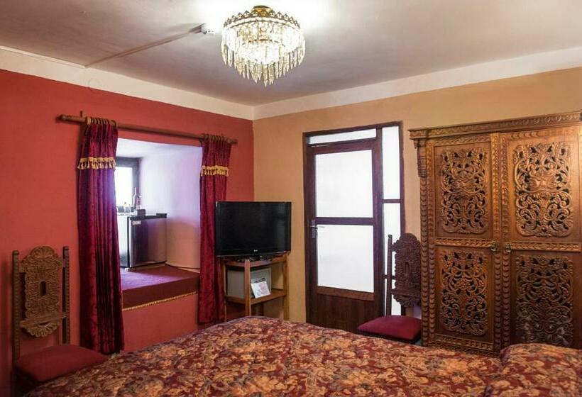 Standart Oda, Marqueses