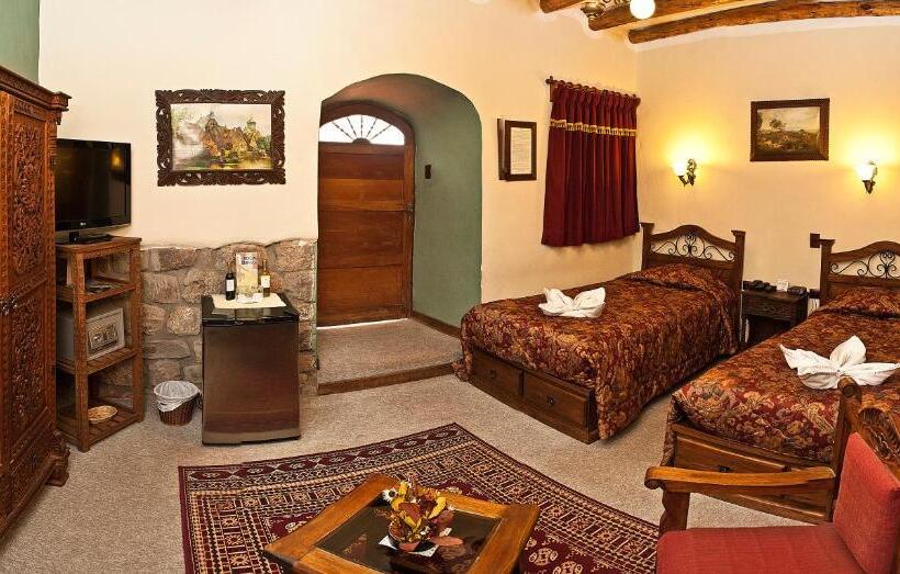 Üç Kişilik Standart Oda, Marqueses