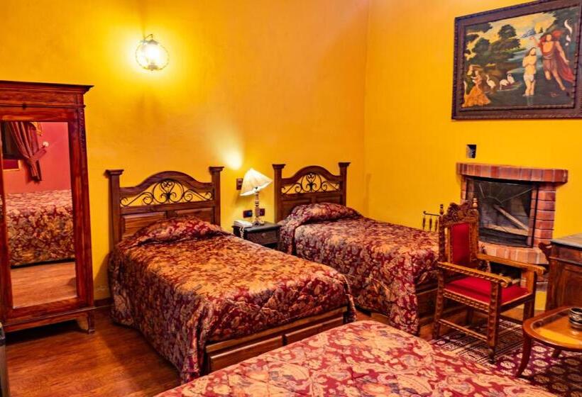 Delüks Üç Kişilik Oda, Marqueses