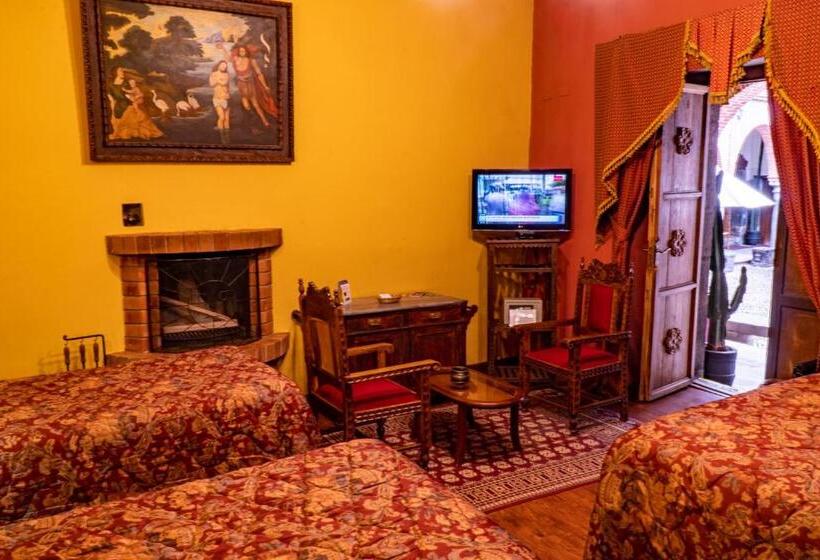 Delüks Üç Kişilik Oda, Marqueses