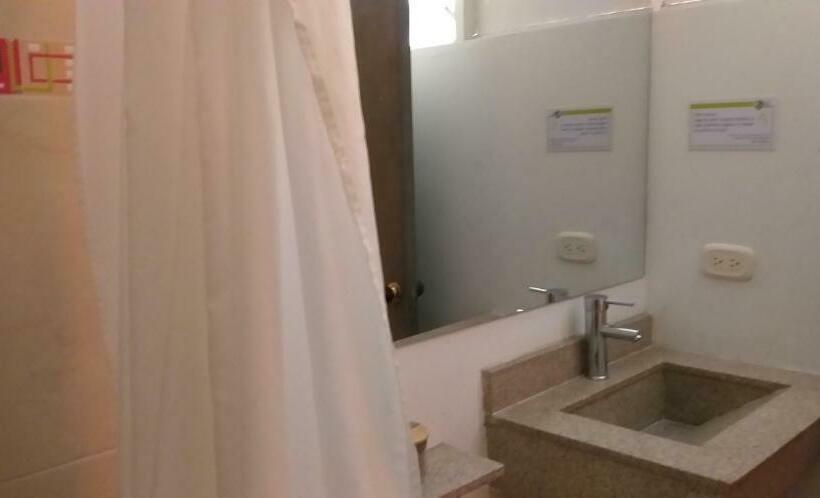 اتاق استاندارد یک نفره, San Fermin Pereira