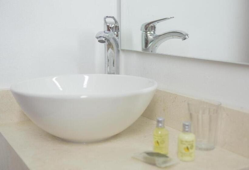 スタンダードルーム, San German