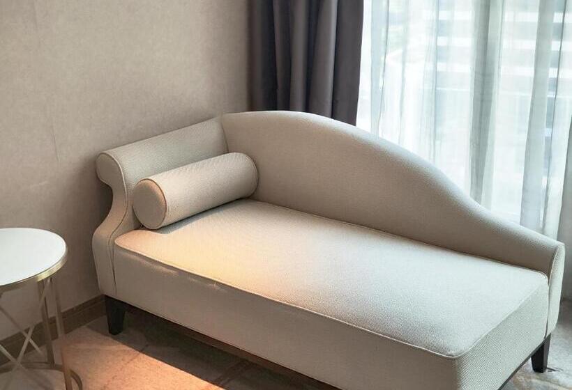 带观景和大床的豪华房间, Sheraton Qingdao West Coast