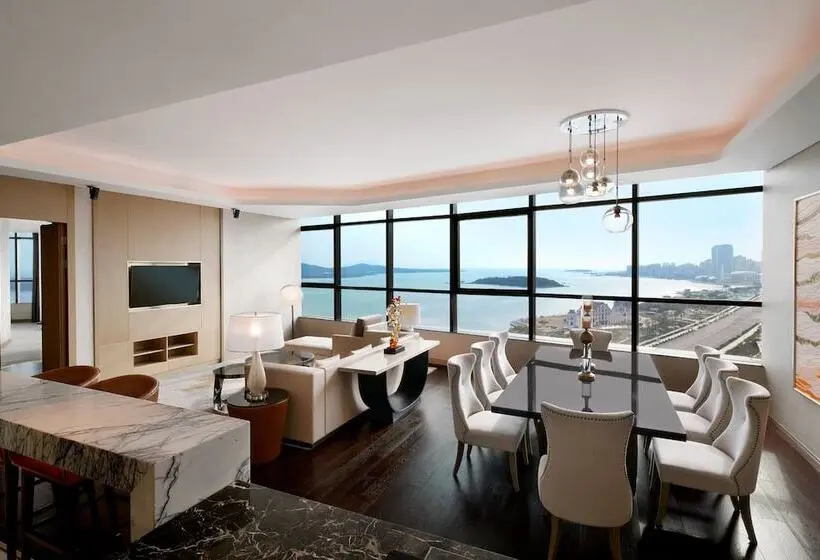 Presidenttisviitti 2 Makuuhuonetta, Sheraton Qingdao West Coast