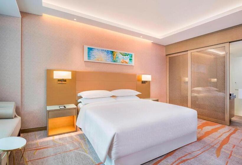 带观景和大床的豪华房间, Sheraton Qingdao West Coast