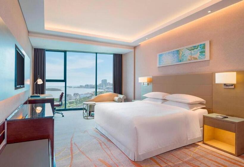 带大床的俱乐部房间, Sheraton Qingdao West Coast