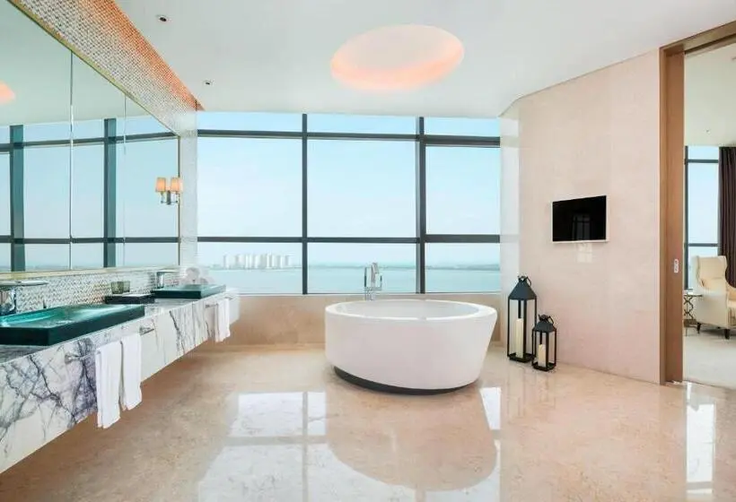 Presidenttisviitti 2 Makuuhuonetta, Sheraton Qingdao West Coast
