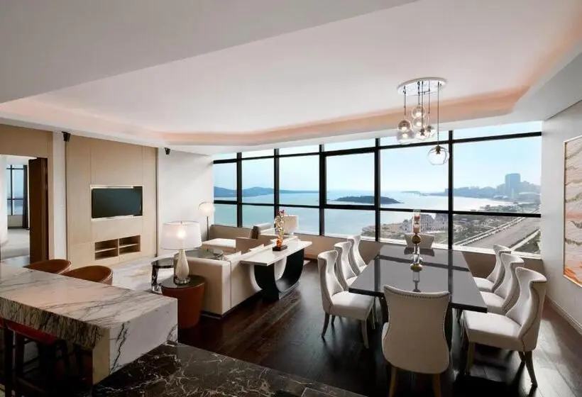 Presidenttisviitti 2 Makuuhuonetta, Sheraton Qingdao West Coast