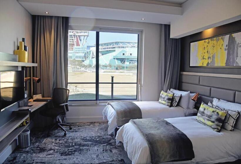 Номер Executive, The Capital Menlyn Maine