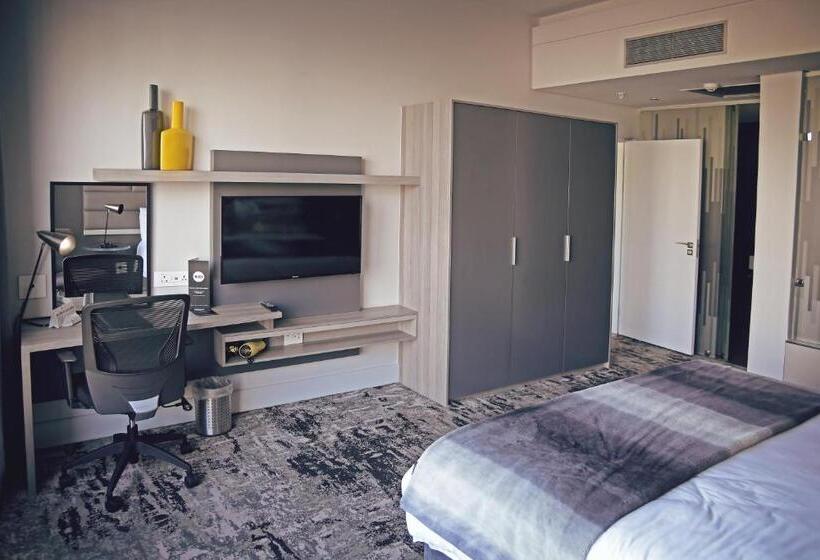 Номер Executive, The Capital Menlyn Maine