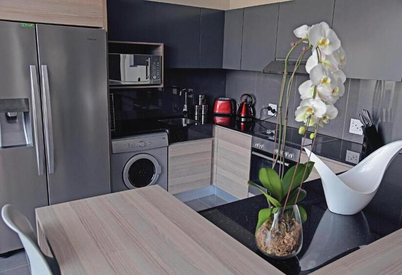 דירת שני חדרים, The Capital Menlyn Maine