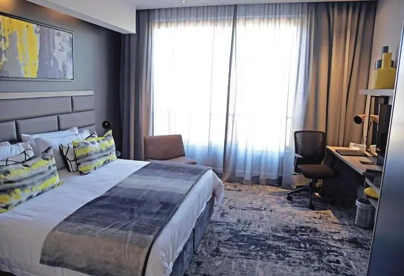 Huoneisto 3 Makuuhuonetta, The Capital Menlyn Maine