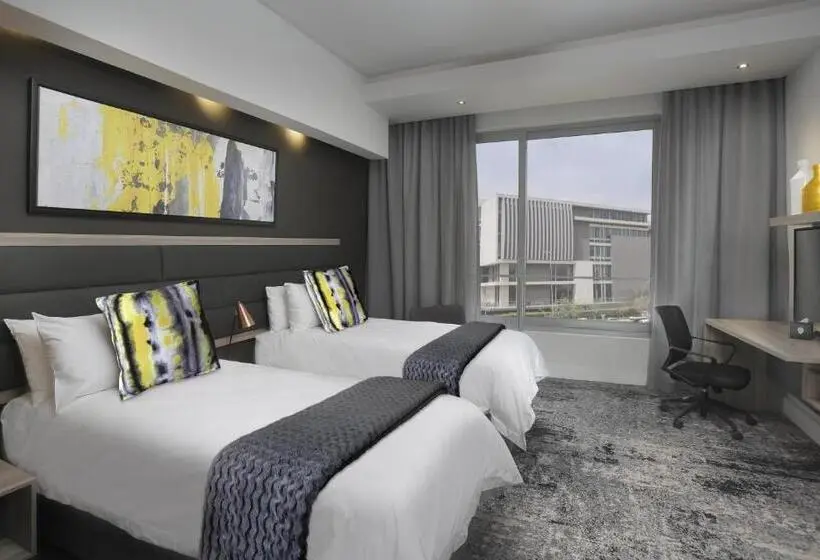 1 Bedroom Penthouse Apartment, The Capital Menlyn Maine