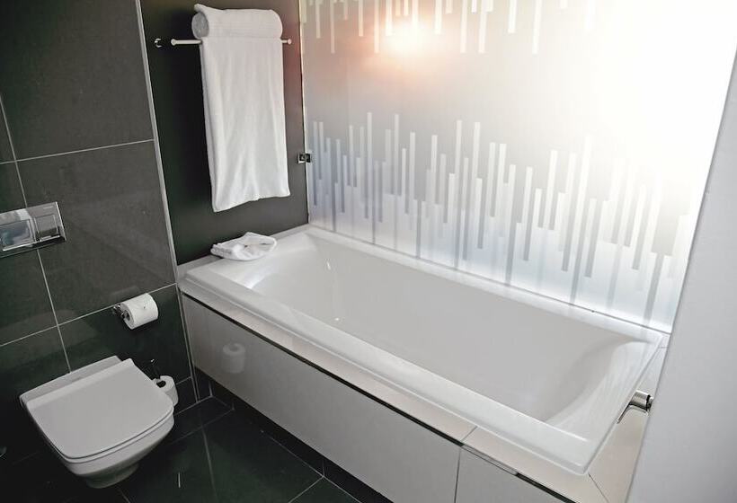 Номер Executive, The Capital Menlyn Maine