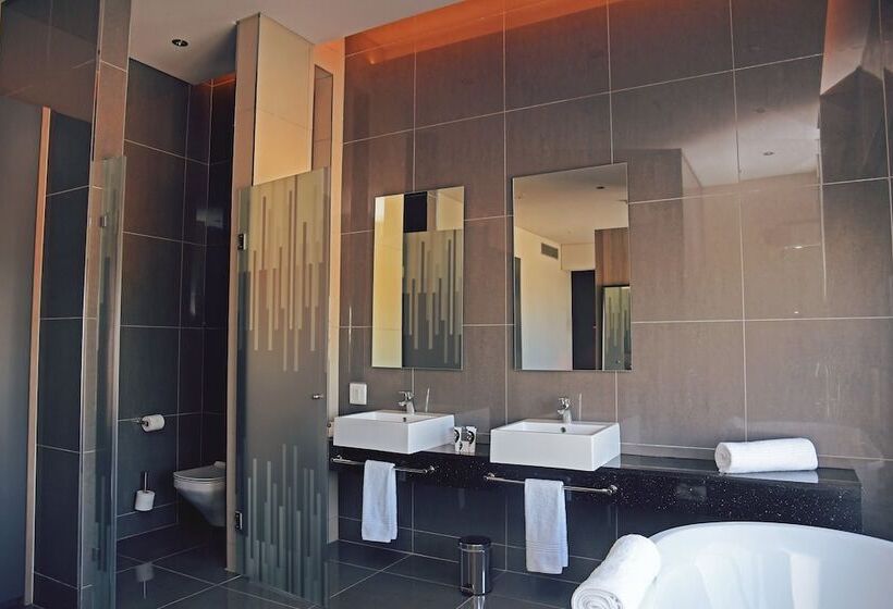 行政房间, The Capital Menlyn Maine