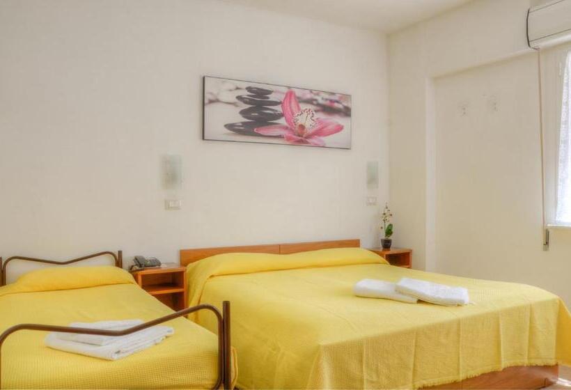 バルコニー付きスタンダードトリプルルーム, Villa Lina