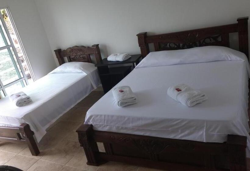 חדר סטנדרט לשלושה ללא AC, The Rock House Eco