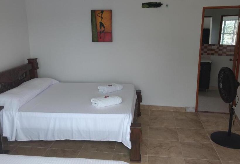 חדר סטנדרט לשלושה ללא AC, The Rock House Eco