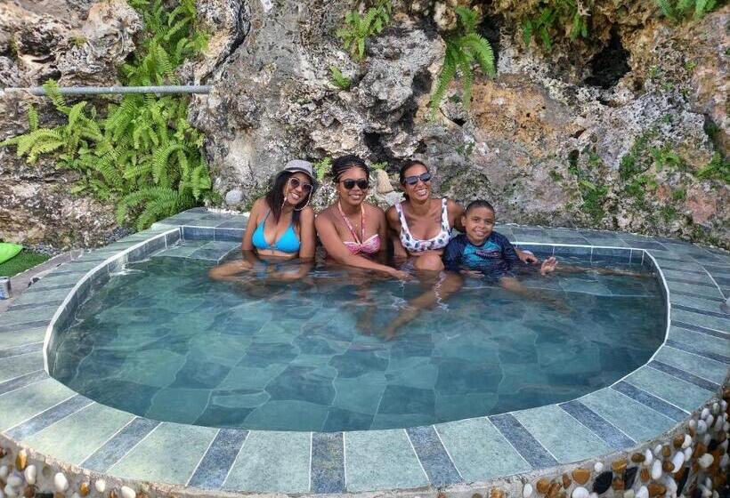 اتاق استاندارد چهار تخته, The Rock House Eco