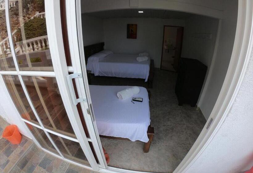 חדר סטנדרט לשלושה, The Rock House Eco